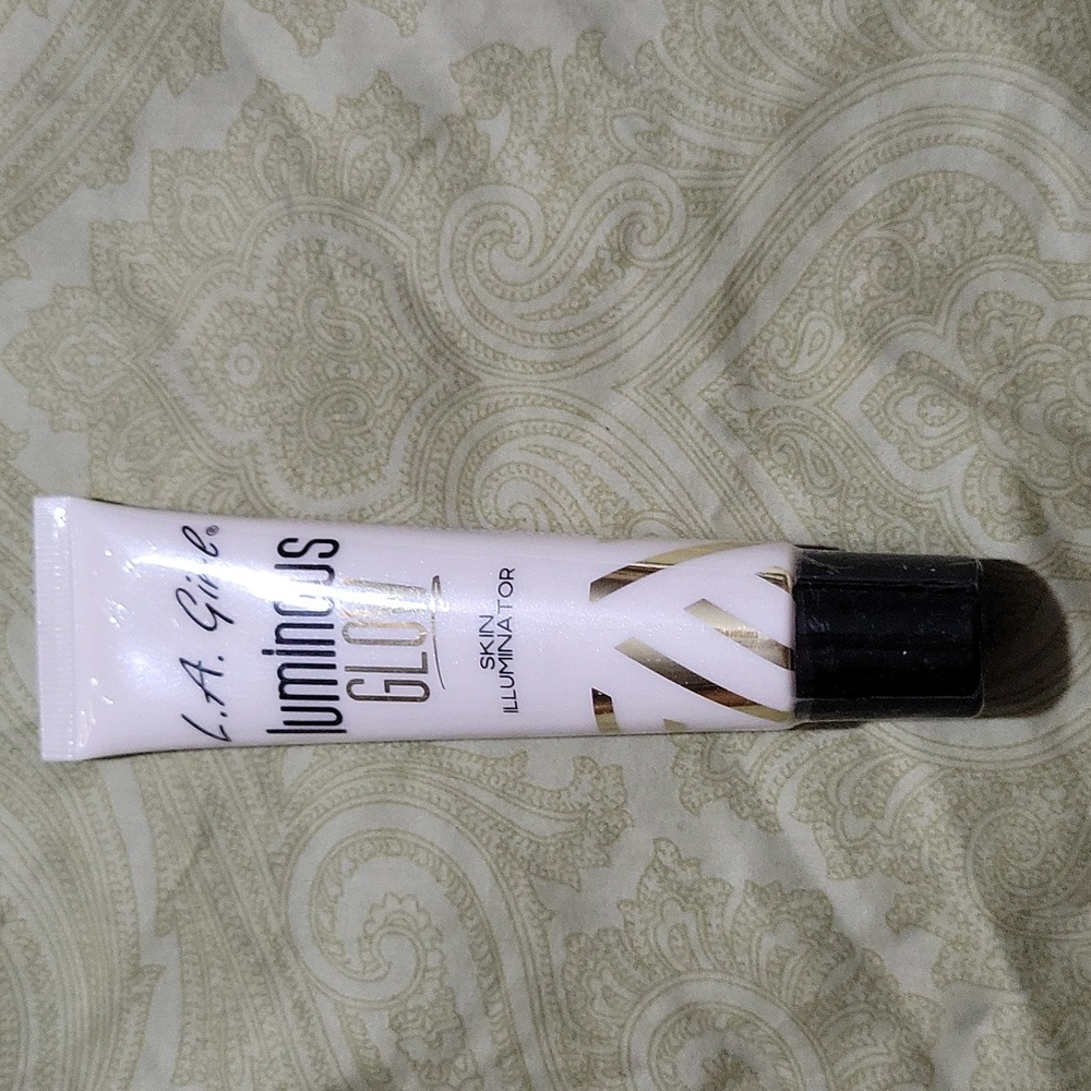L.A.Girl Luminous Glow skin illuminator MoonLight